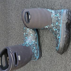 Bogs Waterproof boots, size 6, black and blue